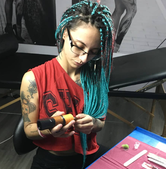 Tatuadora Carol de la Rosa tatuadora imagen