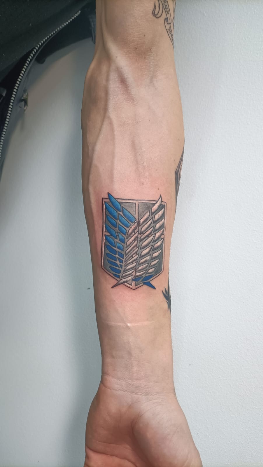 Tatuaje a color Delarosa Tattoo